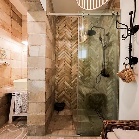 Ika Boutique Luxury Apartment