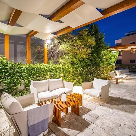 Ika Boutique Luxury Apartment *